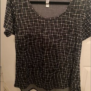 Lularoe black and white classic Tee size large. Never been worn